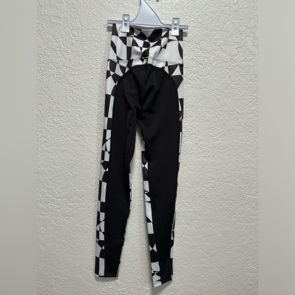 NWT Beach Riot Legging- Size XS- Color: black and white